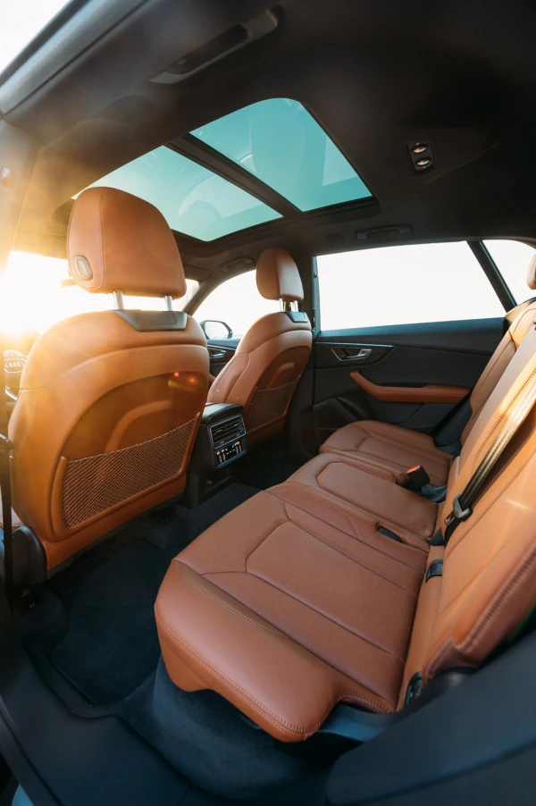 Black Audi Q8 Photo 7