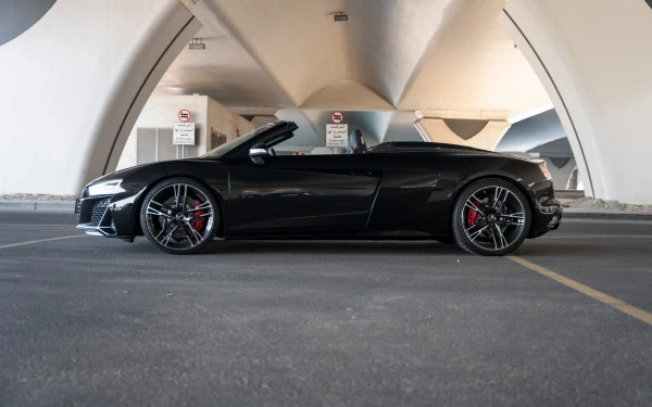 Black Audi R8 Spyder Photo 3