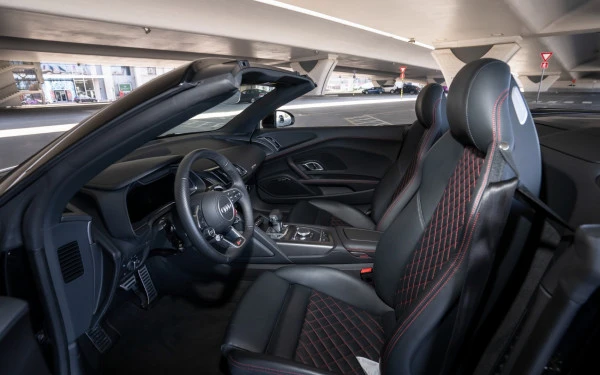 Black Audi R8 Spyder Photo 6