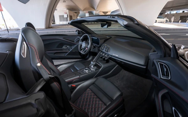 Black Audi R8 Spyder Photo 7
