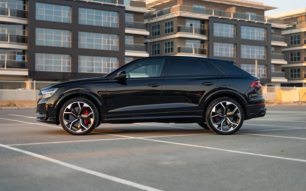 Audi RSQ8