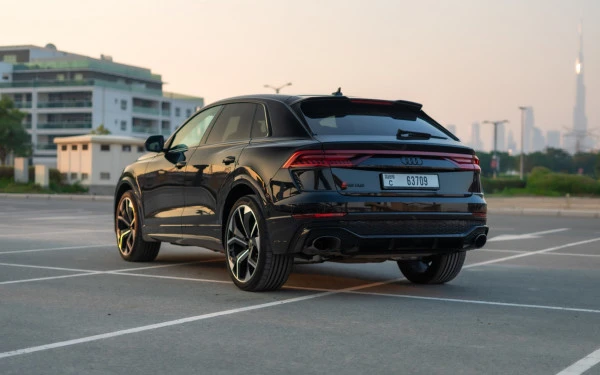 Audi RSQ8