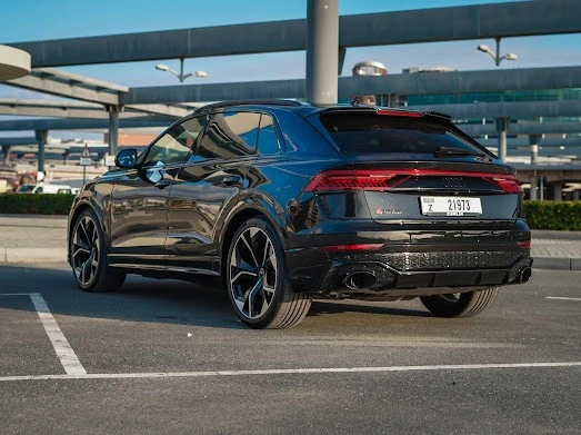 Audi RSQ8