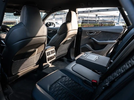 Black Audi RSQ8 Photo 6
