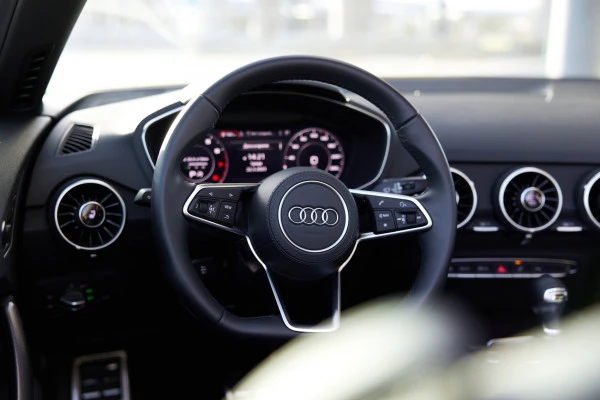 Black Audi TT Photo 7