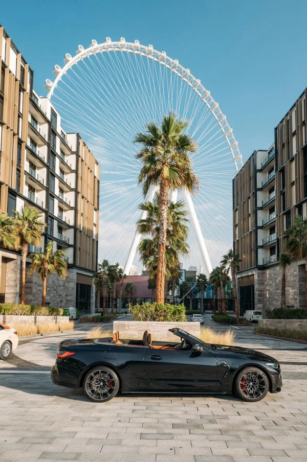 Black BMW 4M Sport Competition cabrio Photo 5