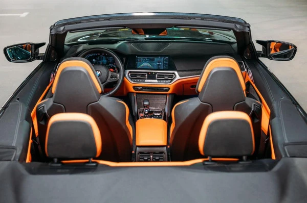 Black BMW 4M Sport Competition cabrio Photo 6