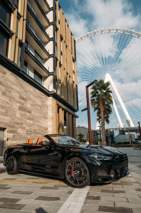 Black BMW 4M Sport Competition cabrio Photo 7