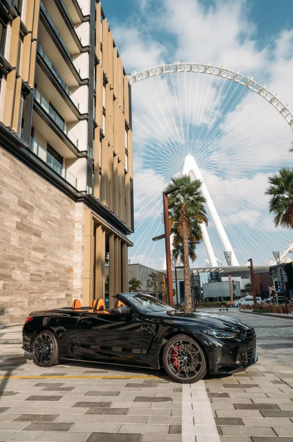 Black BMW 4M Sport Competition cabrio Photo 9