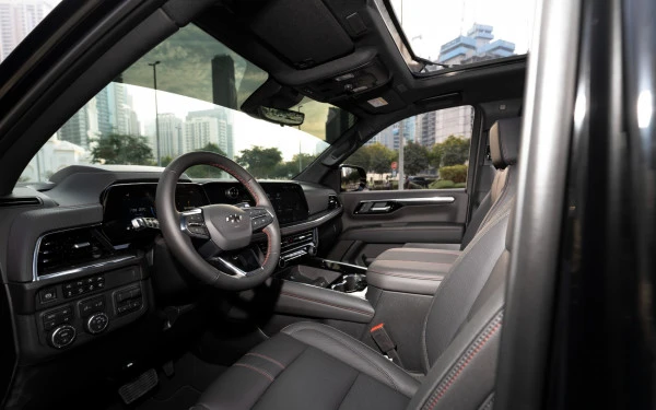 Black Chevrolet Tahoe RST Photo 5