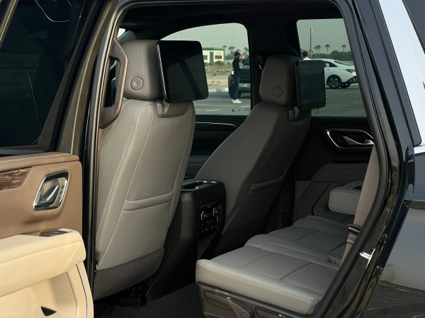 Black Chevrolet Tahoe Photo 5