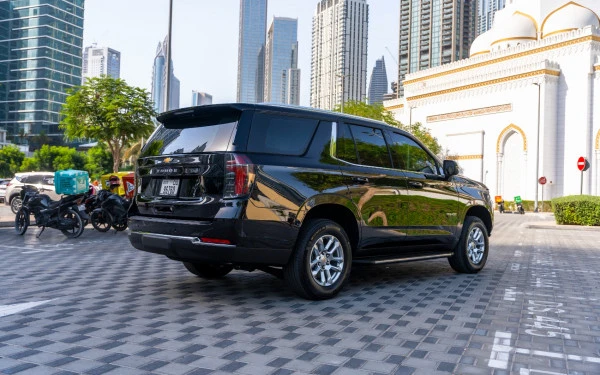 Black Chevrolet Tahoe Photo 5