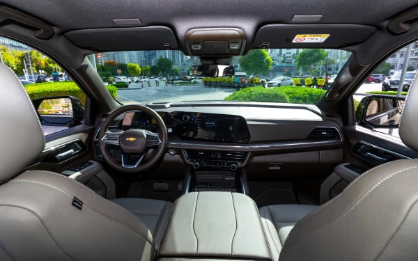Black Chevrolet Tahoe Photo 13