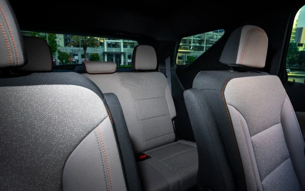Black Chevrolet Traverse Photo 10