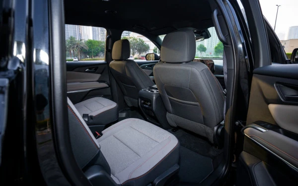 Black Chevrolet Traverse Photo 11