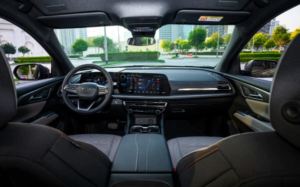 Black Chevrolet Traverse Photo 13