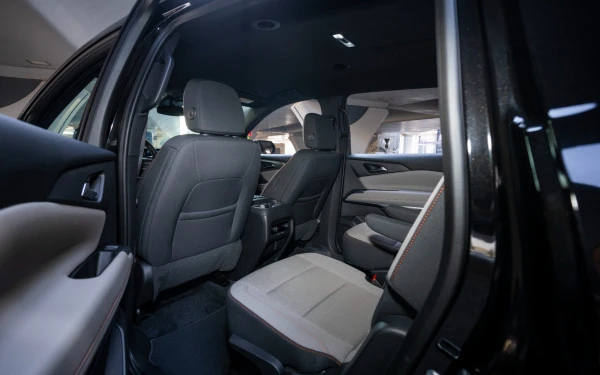 Black Chevrolet Traverse Photo 9