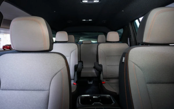 Black Chevrolet Traverse Photo 14