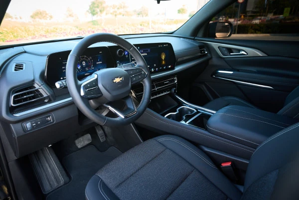 Black Chevrolet Traverse Photo 6