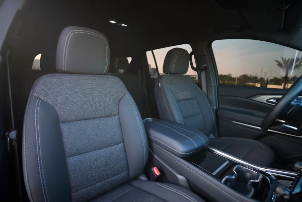 Black Chevrolet Traverse Photo 7
