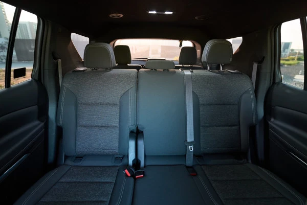 Black Chevrolet Traverse Photo 9