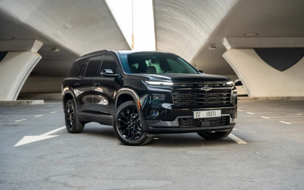Black Chevrolet Traverse Photo 6