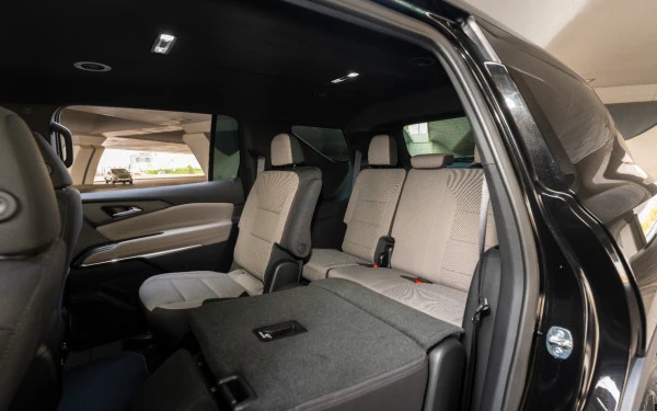 Black Chevrolet Traverse Photo 9