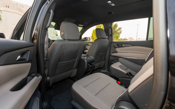Black Chevrolet Traverse Photo 8