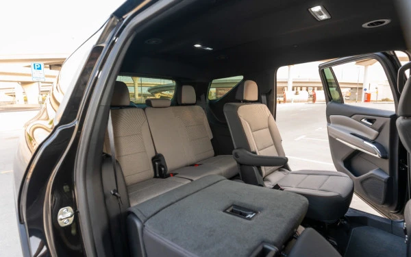 Black Chevrolet Traverse Photo 9