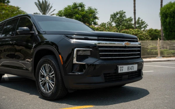 Black Chevrolet Traverse Photo 5