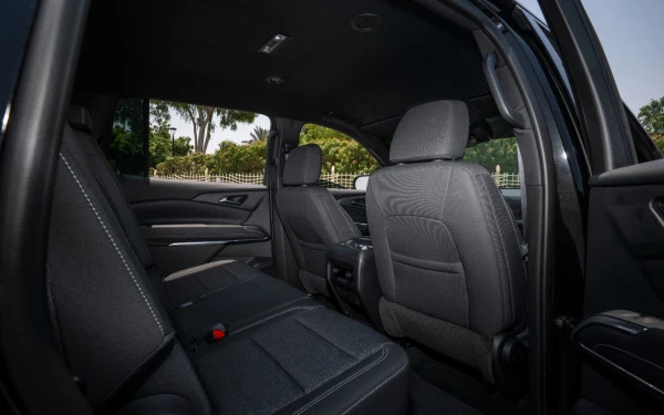 Black Chevrolet Traverse Photo 6
