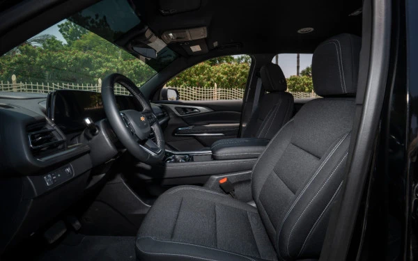 Black Chevrolet Traverse Photo 7