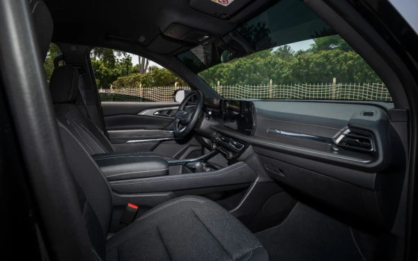 Black Chevrolet Traverse Photo 8