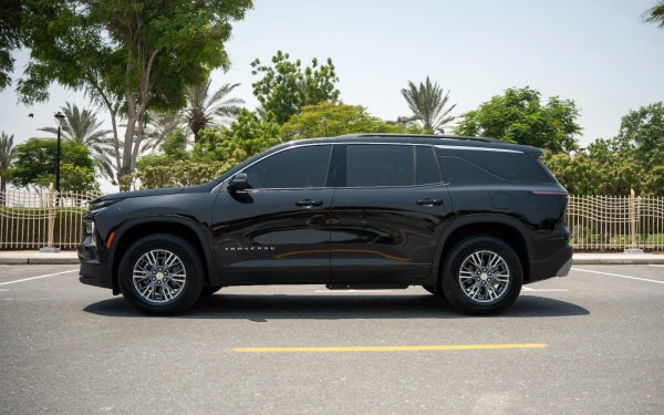 Black Chevrolet Traverse Photo 9