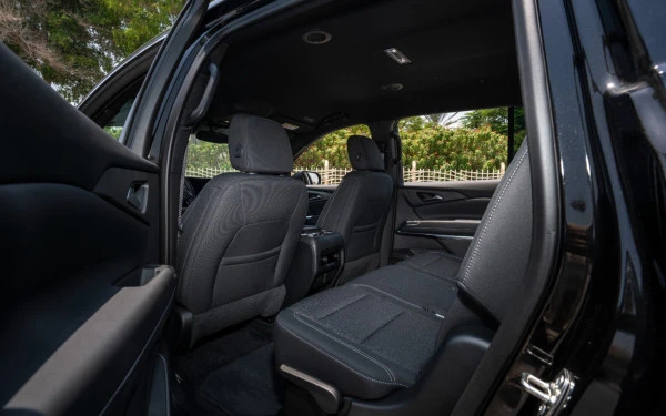 Black Chevrolet Traverse Photo 11
