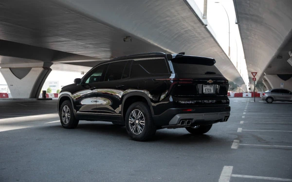 Black Chevrolet Traverse Photo 7