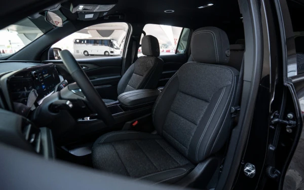 Black Chevrolet Traverse Photo 9