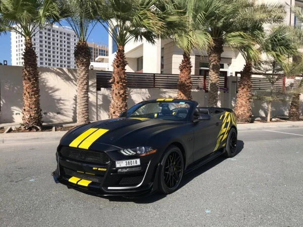 Black Ford Mustang V8 cabrio Photo 2