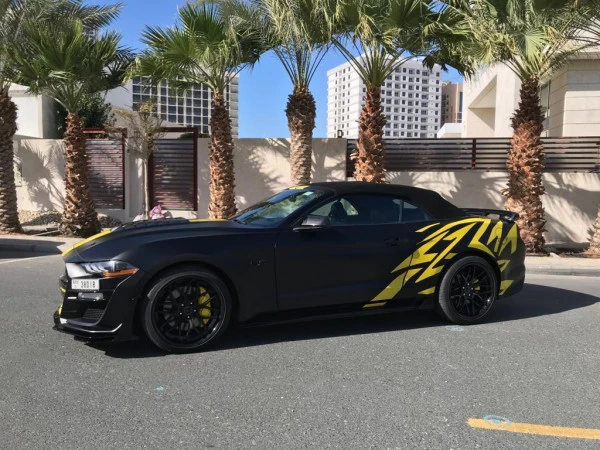 Black Ford Mustang V8 cabrio Photo 4