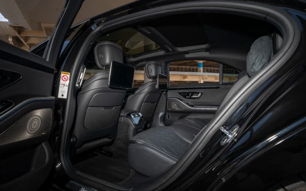 Black Hyundai Santa Fe Photo 19