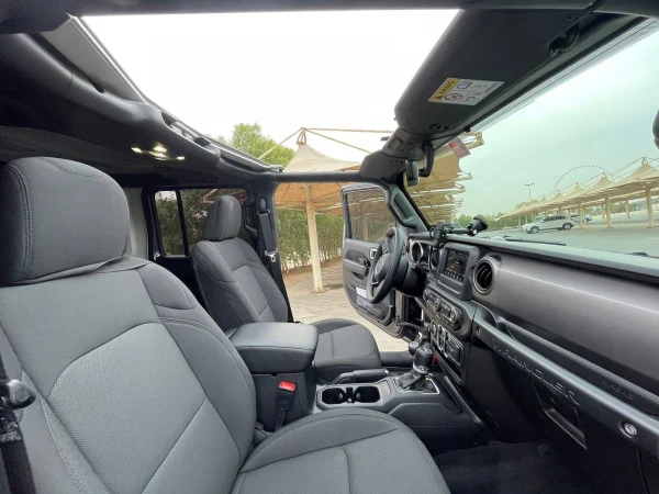 Black Jeep Wrangler Photo 6