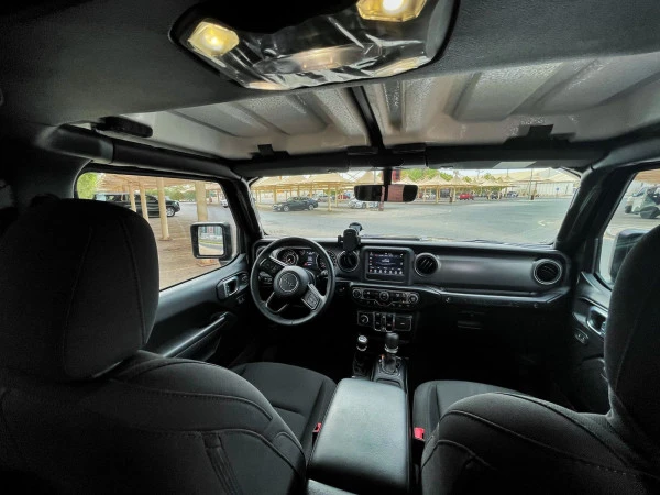 Black Jeep Wrangler Photo 7