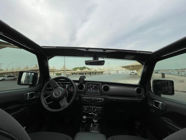 Black Jeep Wrangler Photo 10