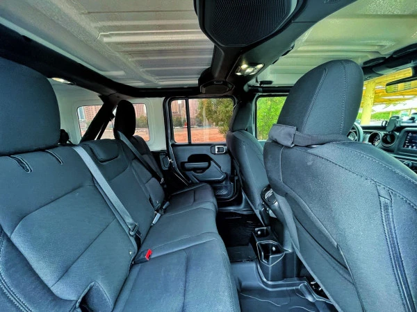 Black Jeep Wrangler Photo 11