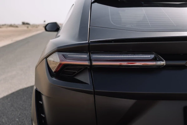Black Lamborghini Urus MY20 Photo 6