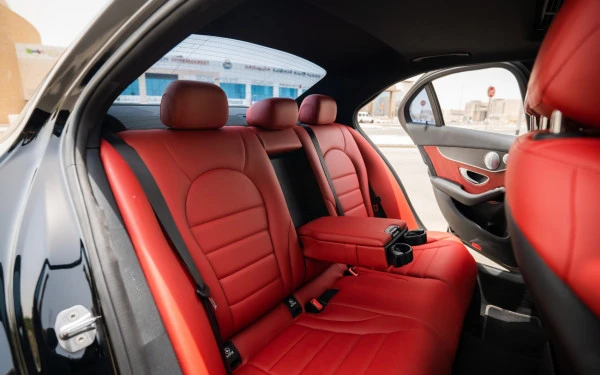 Black Mercedes C300 Photo 7