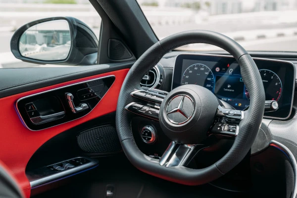 Black Mercedes C200 Photo 7