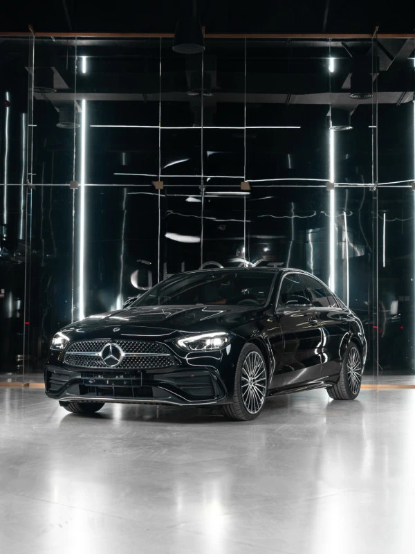 Black Mercedes C200 Photo 7
