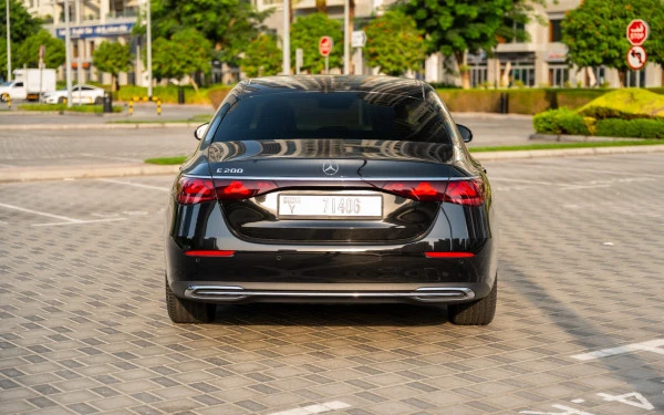 Mercedes E200