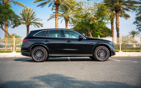Black Mercedes GLC 200 SUV Photo 5